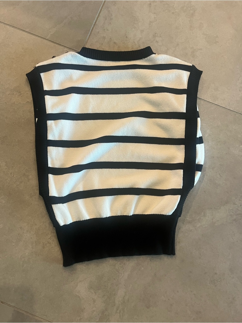 Sleeveless Black & White Striped Knit Sweater - Picture 3 of 4